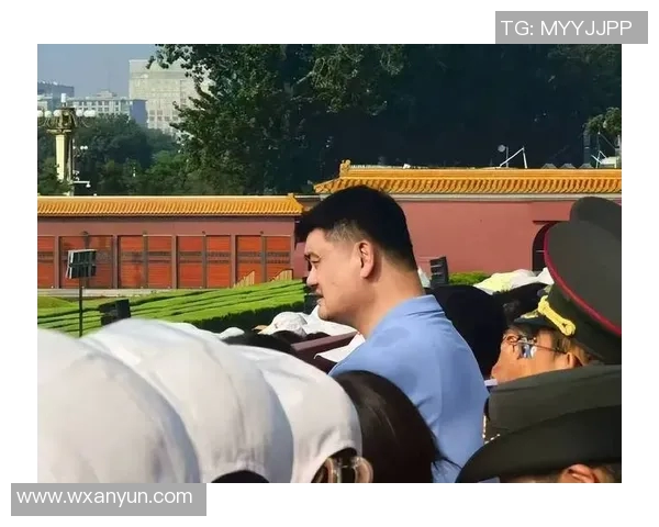 姚明最新照片曝光展现风采与魅力引发网友热议与关注