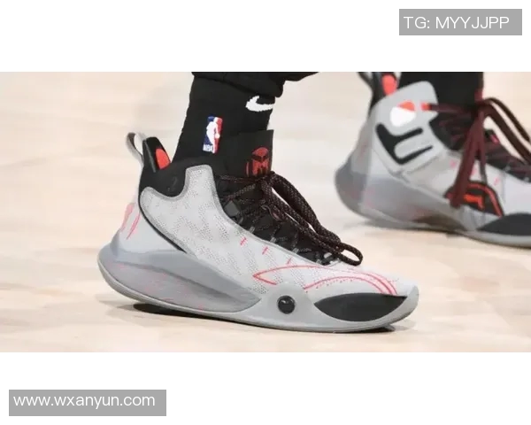 李宁篮球鞋代言的明星女